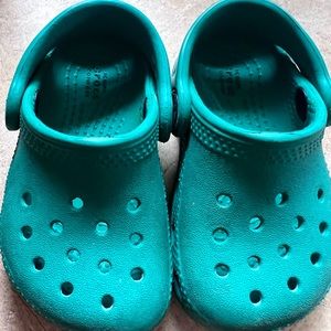 crocs green toddler size 3